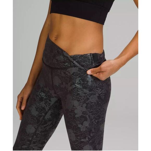 Lululemon Wunder Train Tight 25” Foil Size 8 Logo Flourish Black Iridescent Foil - Picture 6 of 15